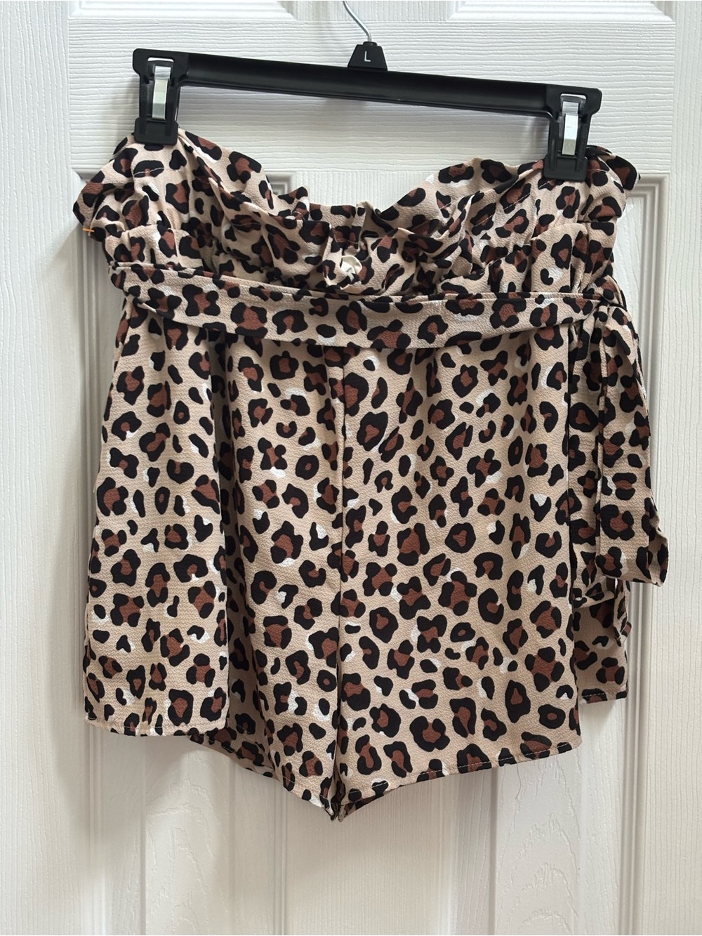 Altard State paperbag/high waist leopard print shorts w/ tie belt, Size L, EUC